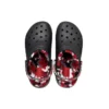 Classic Lined Clog motif camouflage « Noir et rouge »