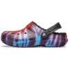 Crocs Classic Tie-Dye Stay Warm Cozy : chaussons de sport unisexes, violet et rouge