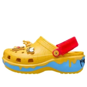 Crocs x Disney Winnie l&rsquo;ourson Classic Platform Clog « Jaune Rouge »