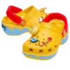 Crocs x Disney Winnie l&rsquo;ourson Classic Platform Clog « Jaune Rouge »