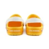 Petites sandales de plage Crocs jaunes