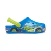 Sandales bleues de sport à talon plat et motif fantaisie