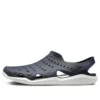 Sandales noires et blanches