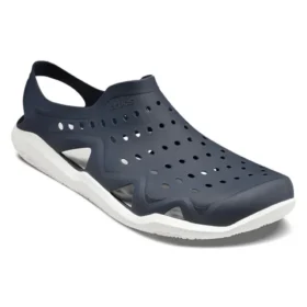 Sandales noires et blanches